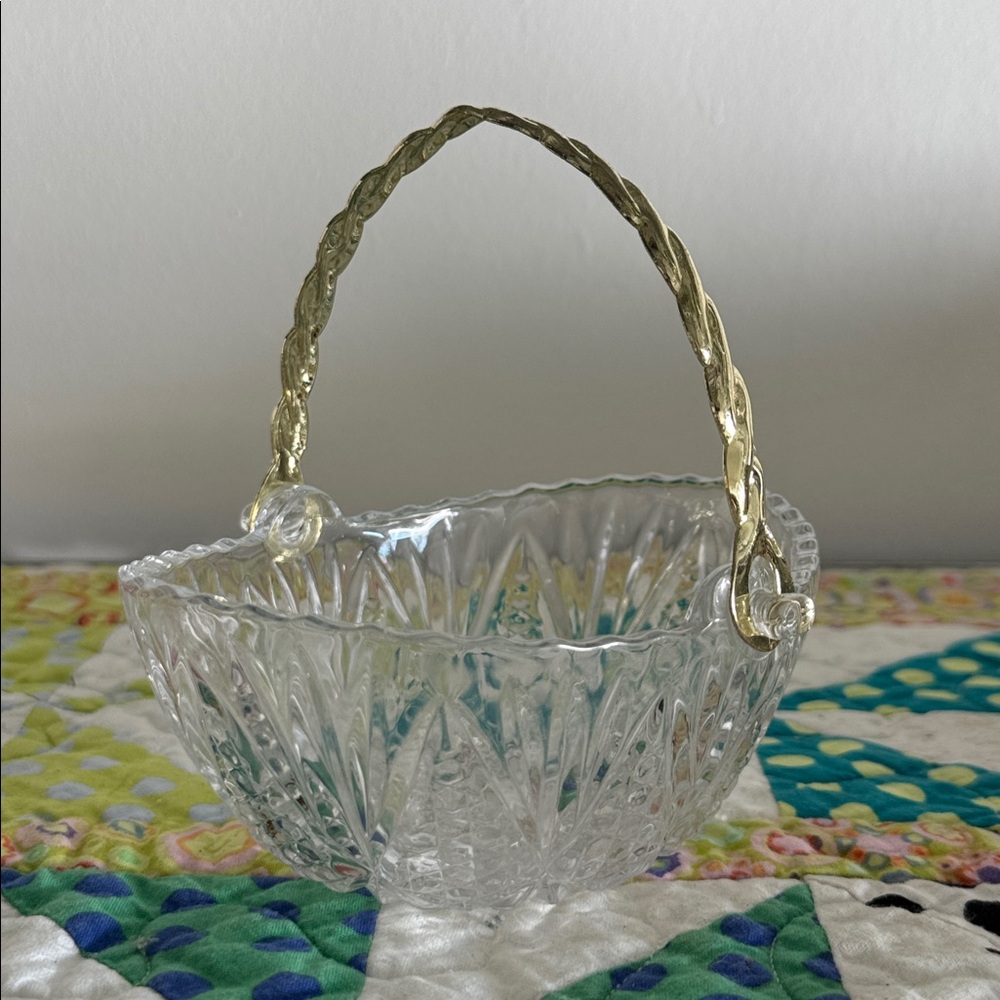 MIKASA Elegant Crystal Glass Candy Dish Basket with Gold Handle - Picture 2 of 3